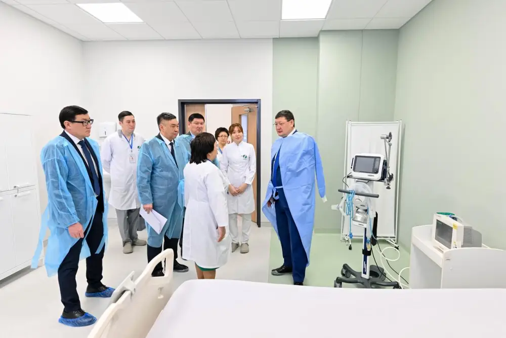 Аким области посетил нефрологический центр в Семее (3)