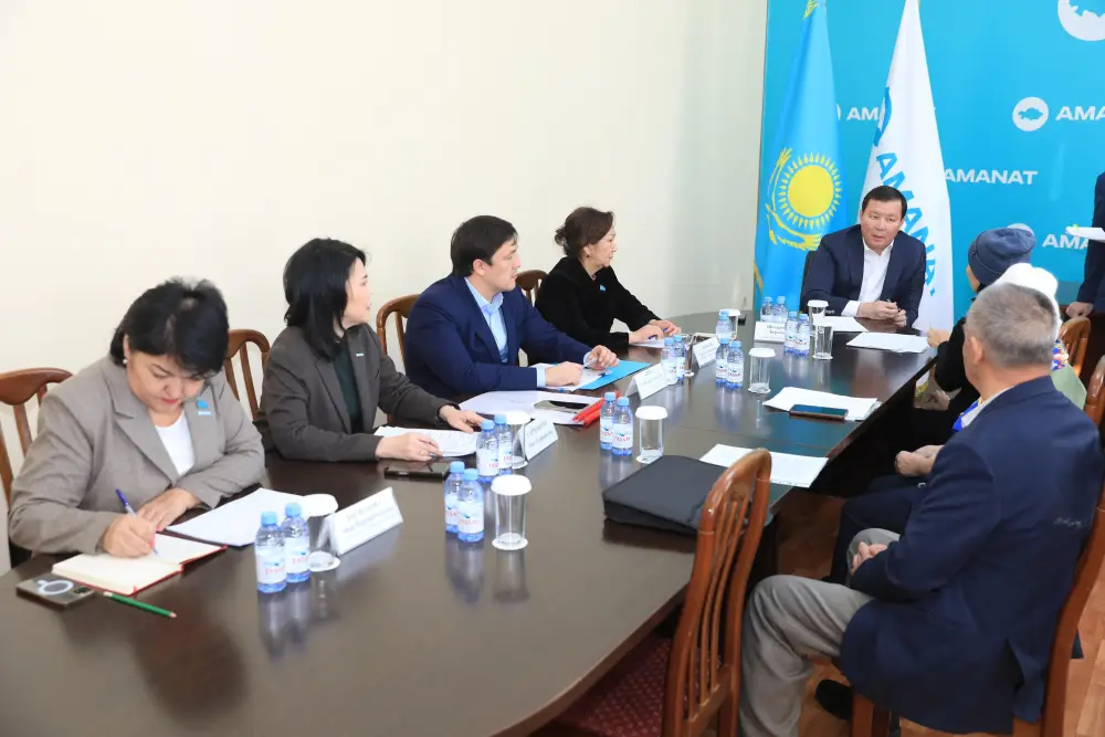 Актюбинцев приняли по личным вопросам (2)