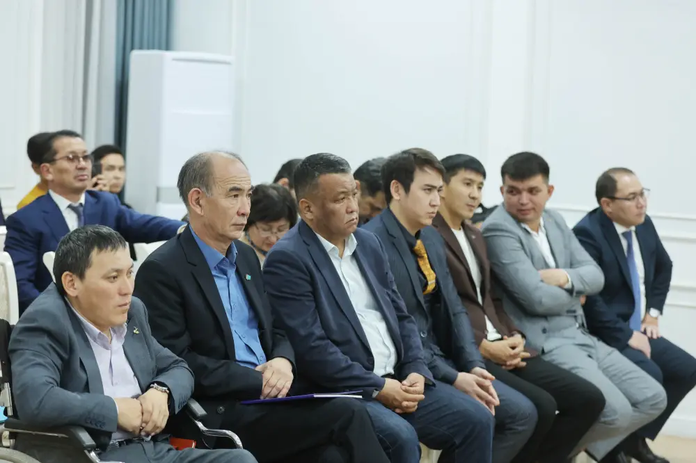 Ербол Карашукеев встретился с представителями интеллигенции (5)