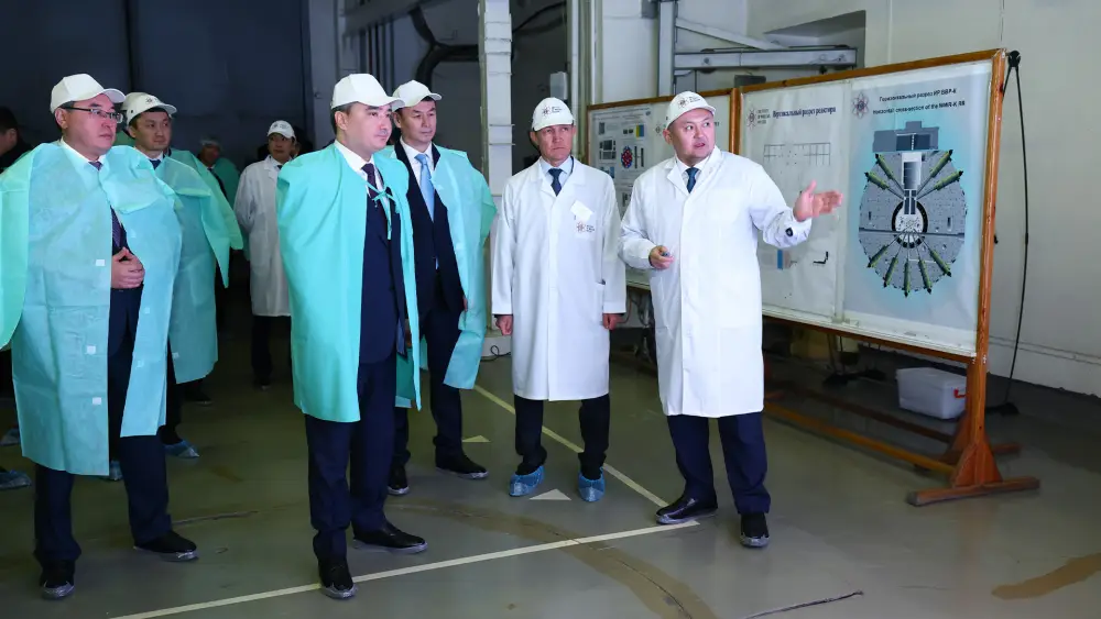 Олжас Бектенов проверил исполнение поручений Президента по развитию научной базы атомной отрасли в Алматы (3)