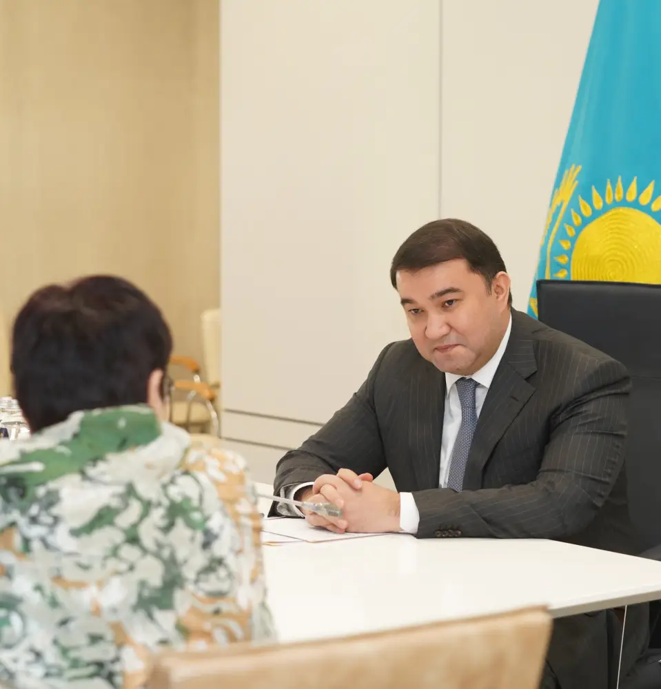 АКИМ ТУРКЕСТАНСКОЙ ОБЛАСТИ ПРОВЕЛ ОЧЕРЕДНОЙ ПРИЕМ ГРАЖДАН, ВЫСЛУШАВ ОБРАЩЕНИЯ И ПРЕДЛОЖЕНИЯ ЖИТЕЛЕЙ (4)