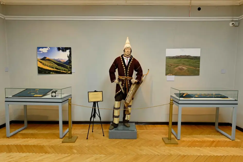 Аким области посетил выставку «Ұлы дала қазынасы» (7)