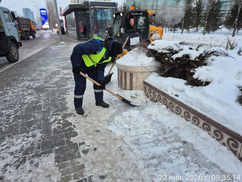 В борьбе со снегом в Астане задействовано более 1300 единиц спецтехники (2)