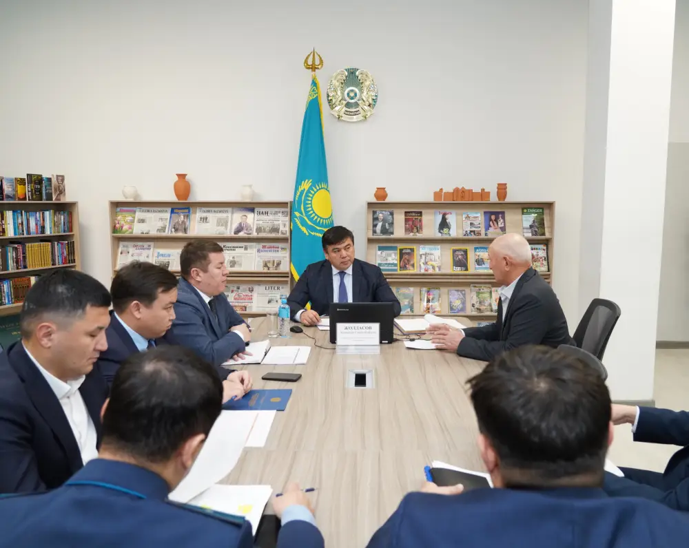 ПЕРВЫЙ ЗАМЕСТИТЕЛЬ АКИМА ТУРКЕСТАНСКОЙ ОБЛАСТИ ПРОВЕЛ ЛИЧНЫЙ ПРИЕМ ГРАЖДАН (3)