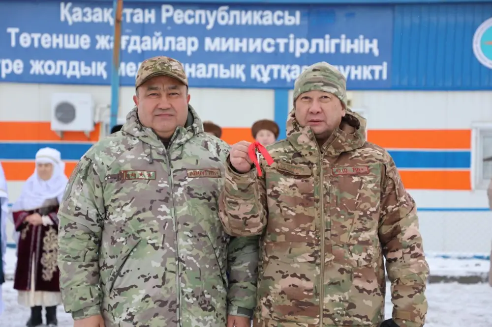 МЧС РК усиливает трассово-медико-спасательную службу новым реанимобилем (5)