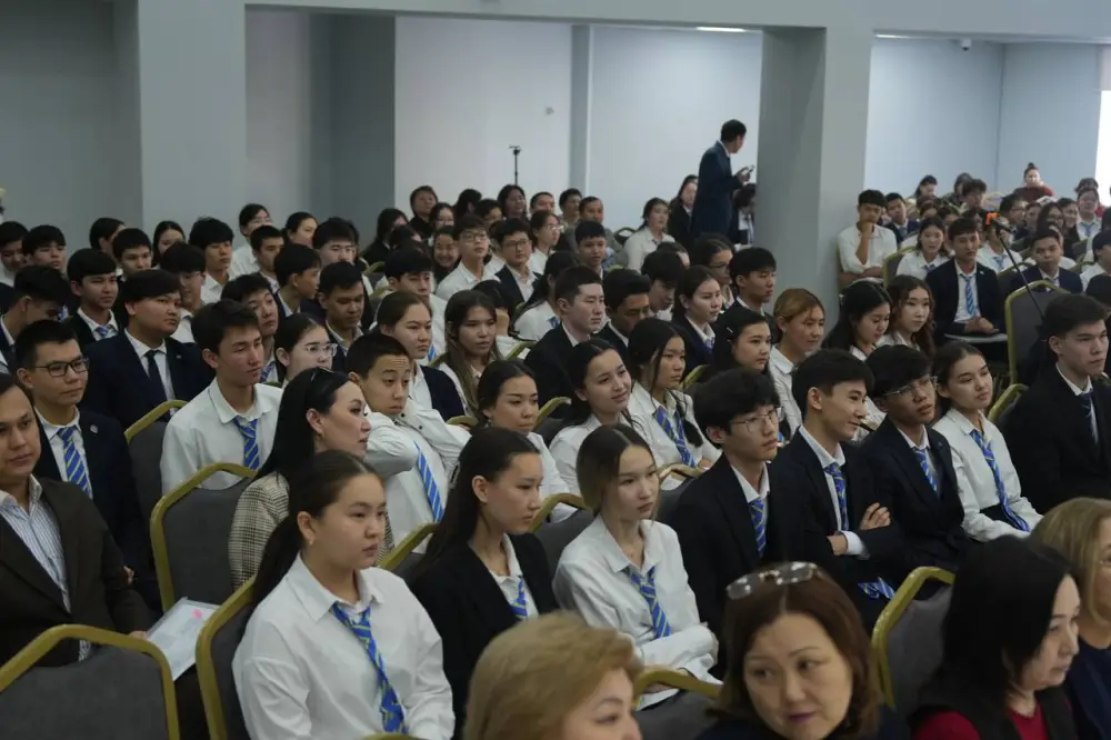 Более 150 тысяч школьников Астаны и Акмолинской области приняли участие в экочасе на тему водосбережения «Экономь воду – сохраняй будущее» (6)