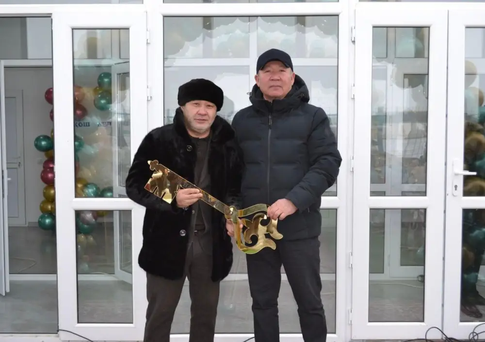 В Шалкарском районе в один день открылись два новых спортивных комплекса (5)