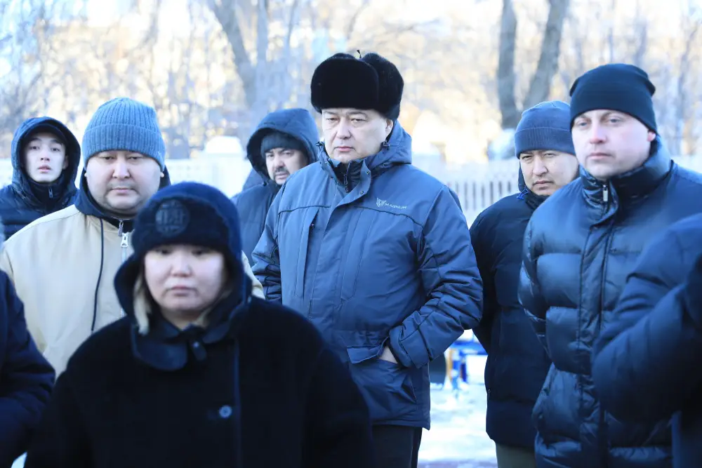 Аким области проверил уборку снега в микрорайоне Есет батыра (3)