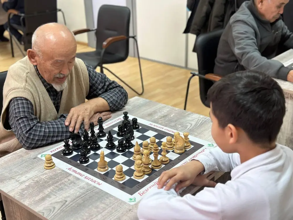 В Астане состоялась товарищеская встреча по шахматам среди пенсионеров и школьников (2)