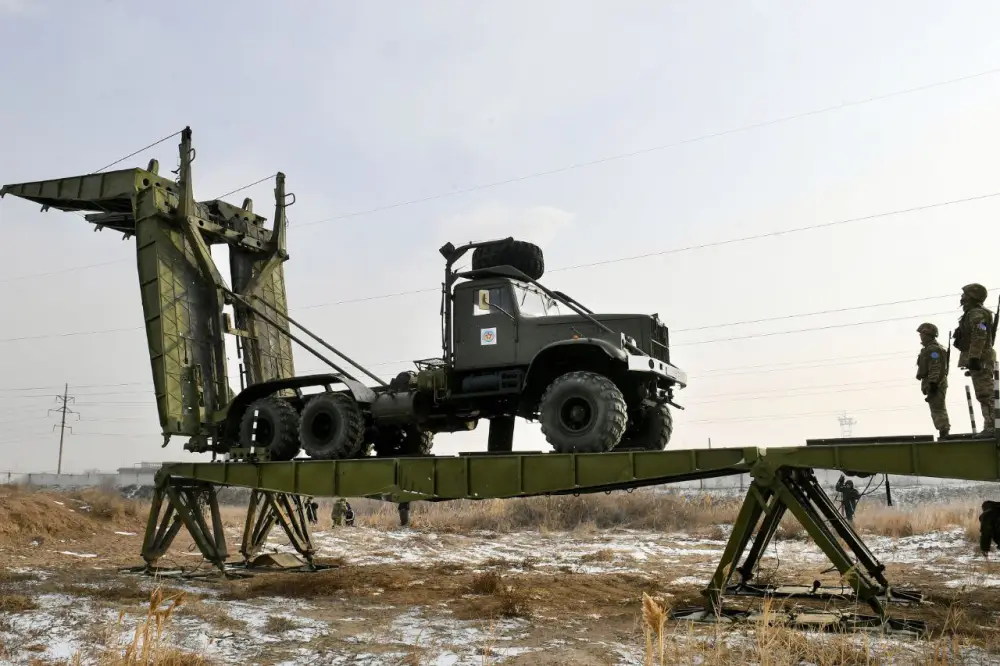 Роботы, дроны и четвероногие саперы: в Конаевском гарнизоне прошел пресс-тур для представителей СМИ (2)