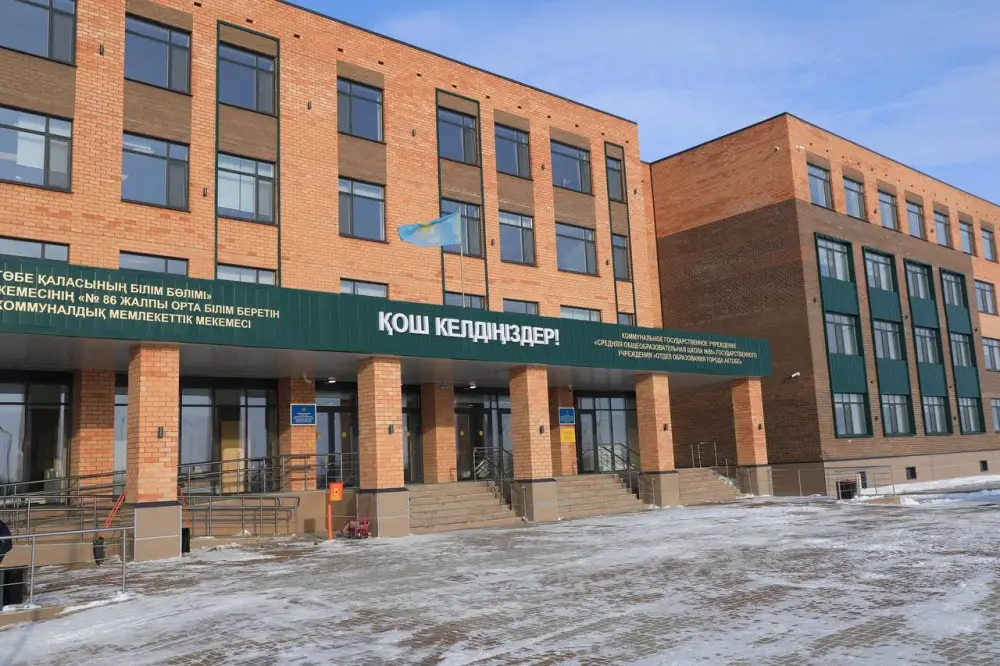 Аким области посетил комфортную школу на 2000 мест в микрорайоне Есет батыр (7)