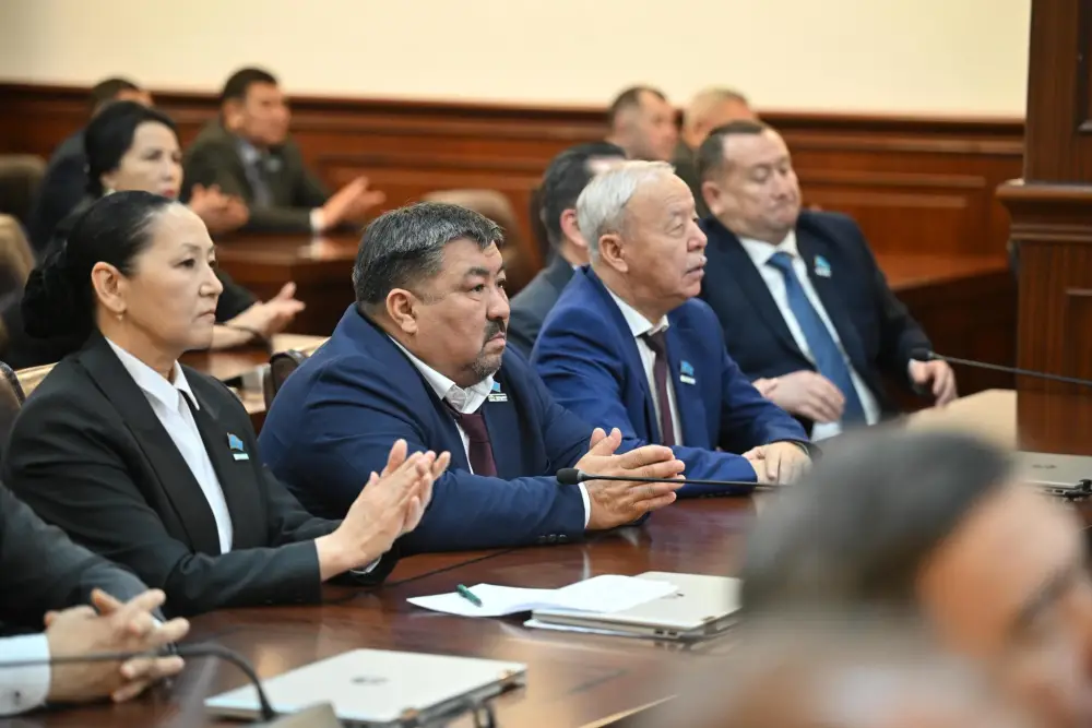 Председатель Сената Маулен Ашимбаев встретился с депутатами Маслихата и общественными деятелями (4)