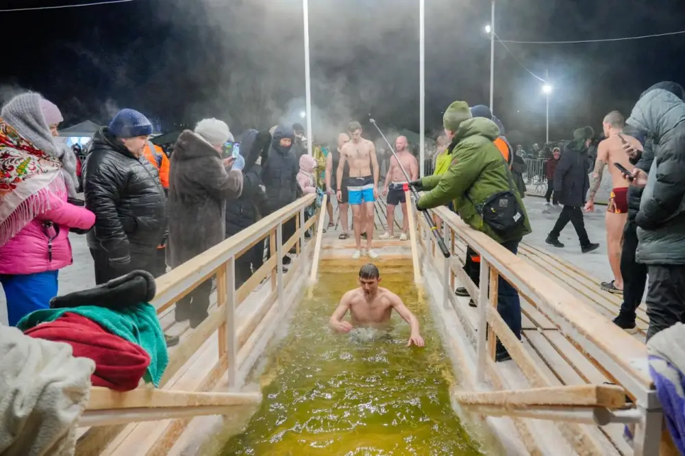 В Астане проходят крещенские купания (5)