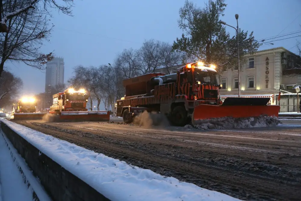 Свыше 11 тыс. кубометров снега вывезено с улиц Алматы (2)
