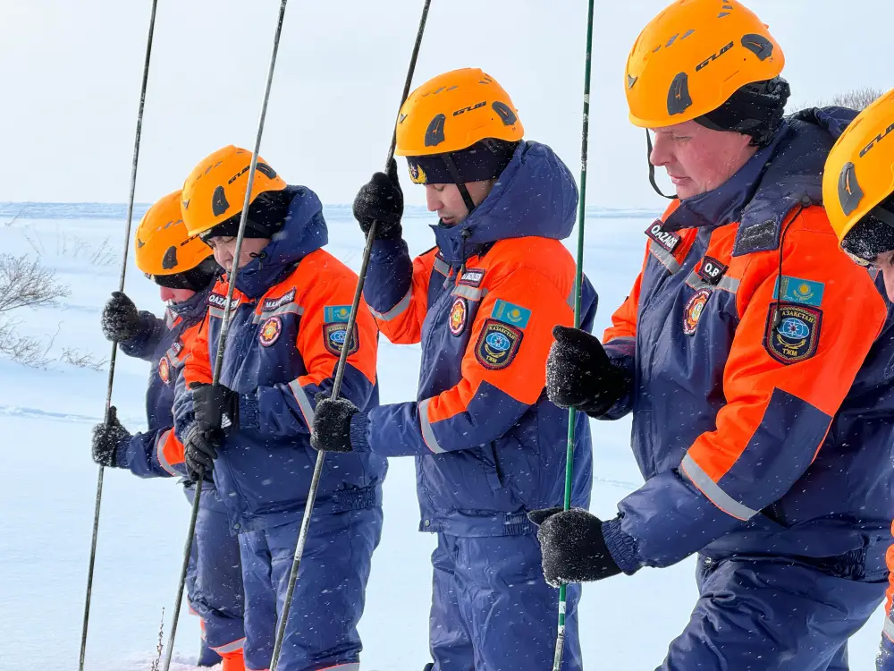 Спасательные подразделения МЧС провели учения в лавиноопасный сезон (2)