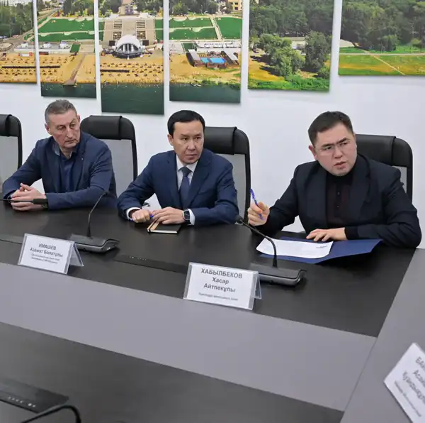 Аким области Асаин Байханов провел личный прием граждан (4)