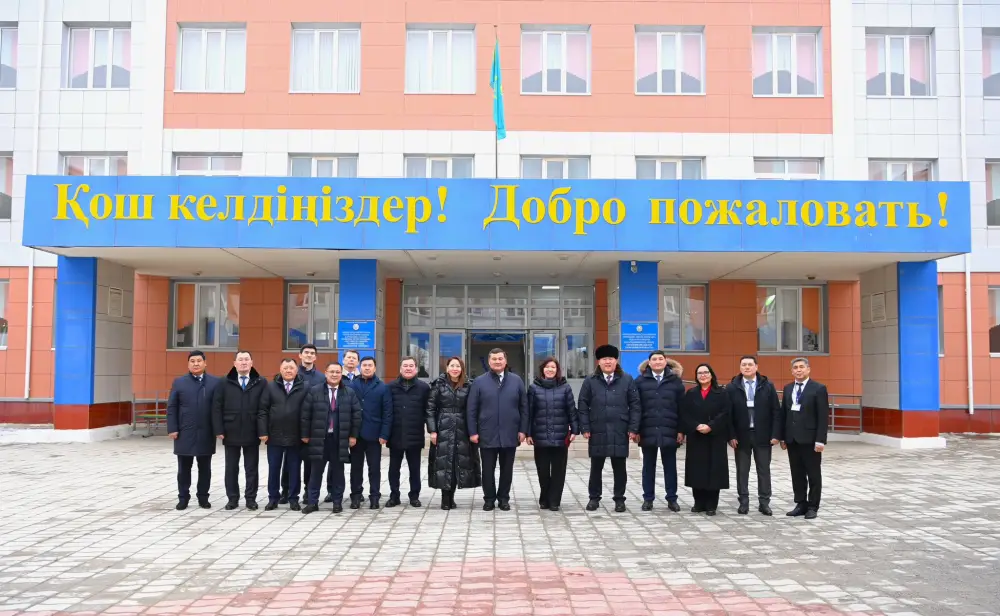 Ознакомились с материальной базой школы-лицея города Байконур (4)