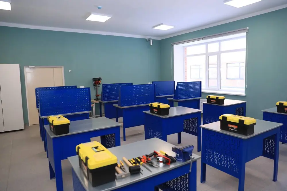 Аким области посетил комфортную школу на 2000 мест в микрорайоне Есет батыр (4)