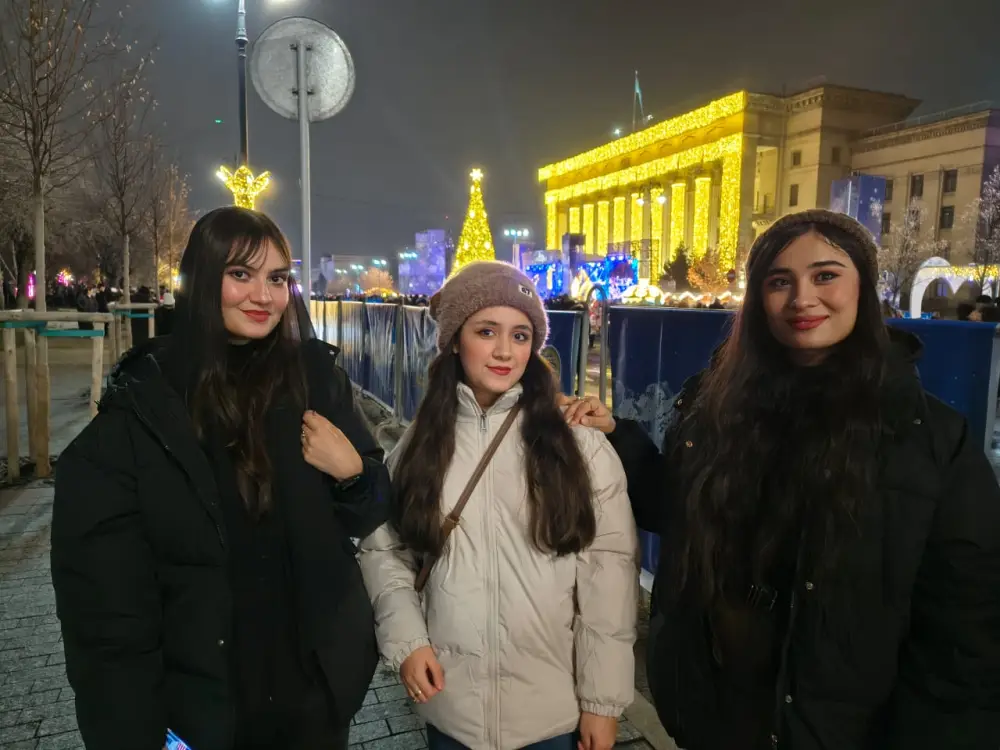 Аким Алматы Дархан Сатыбалды поздравил жителей и гостей города с Новым годом, отметив ключевые итоги 2025 года (3)