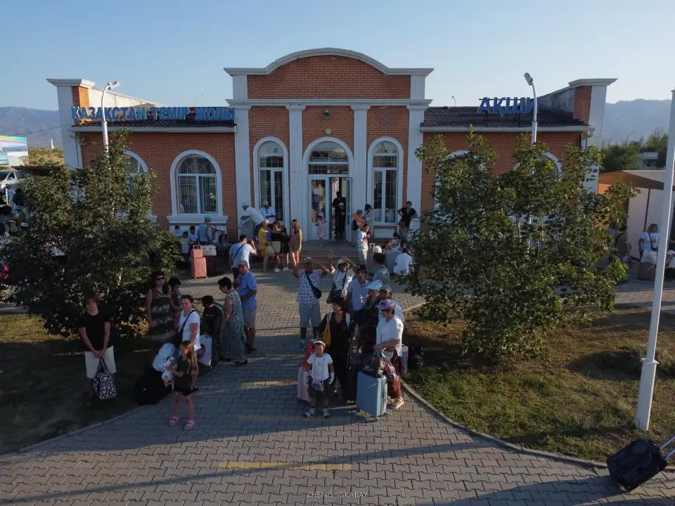 В области Жетісу на побережье Алаколя устанавливают новые объекты сервиса и безопасности (7)