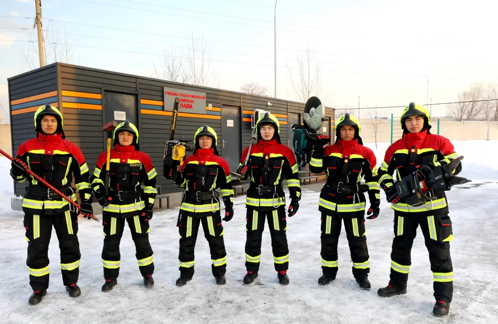 Безопасность тех, кто спасает: в регионах страны поэтапно обновляется защитная экипировка пожарных (2)