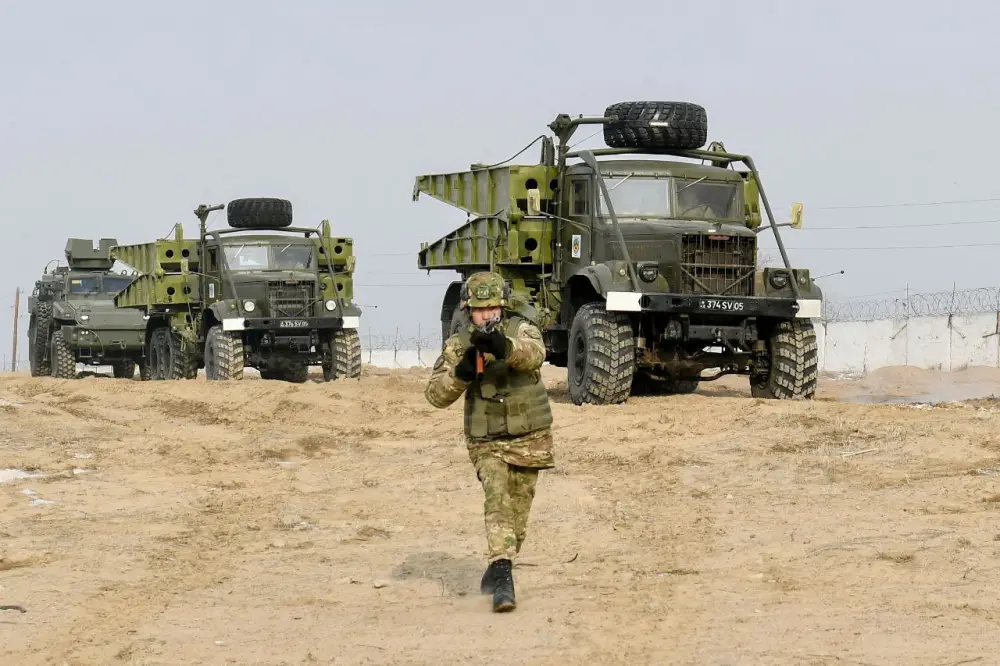 Роботы, дроны и четвероногие саперы: в Конаевском гарнизоне прошел пресс-тур для представителей СМИ (6)