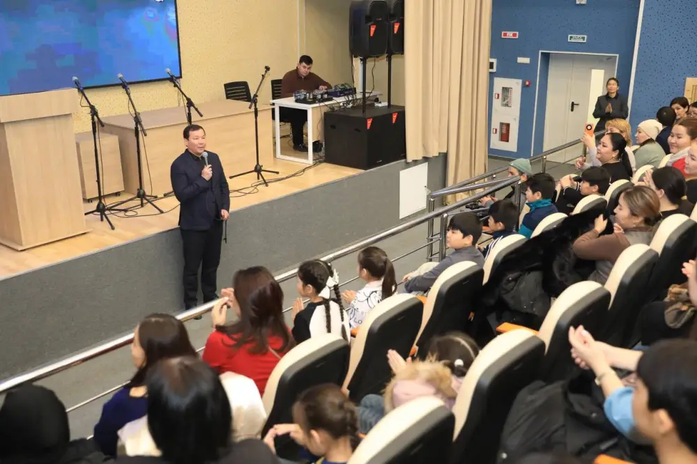 Аким области посетил комфортную школу на 2000 мест в микрорайоне Есет батыр (3)