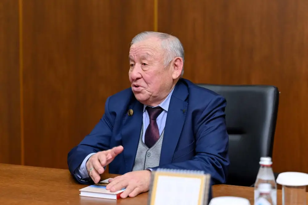 Аким области встретился с обладателем государственной стипендии в сфере культуры Төлегеном Жангалиевым (2)