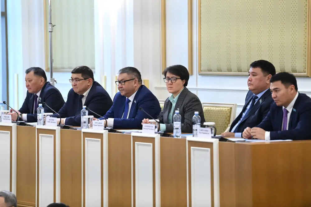 Текст проекта новой Конституции будет опубликован в печатных изданиях «Егемен Қазақстан» и «Казахстанская правда», а также на официальном сайте Конституционного Суда – Эльвира Азимова (2)