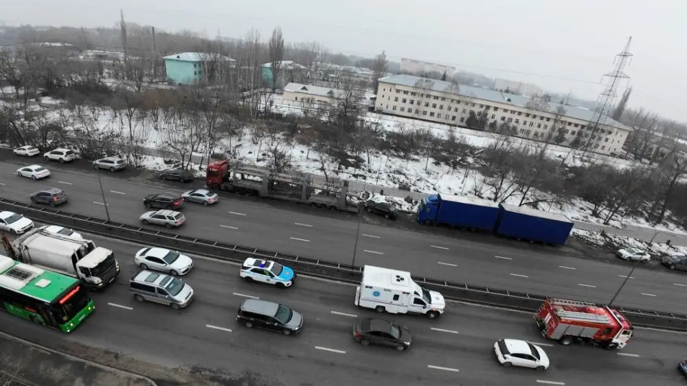 Секунды, от которых зависят жизни: МЧС Казахстана показало, как водители реагируют на спецтранспорт (4)