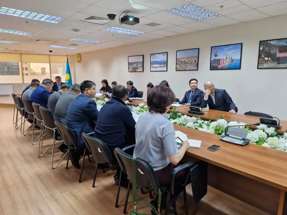 В Минтрансе обсудили планы работы КаздорНИИ и НЦКДА на текущий год (5)