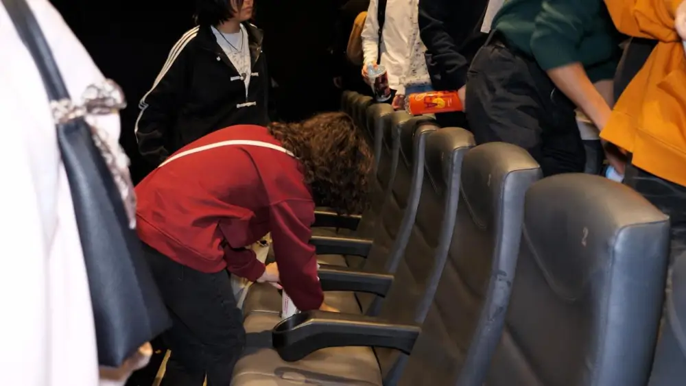 Зрители после киносеанса в Астане организовали необычную экоакцию (3)