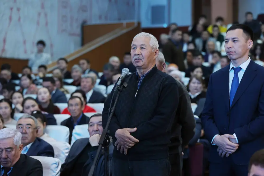 Ербол Карашукеев встретился с жителями Байзакского района (9)