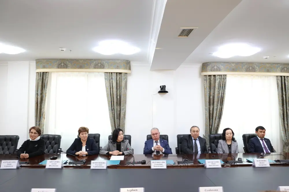 В Высшем Судебном Совете поздравили Баймолдину Зауреш Хамитовну с 70-летним юбилеем (5)