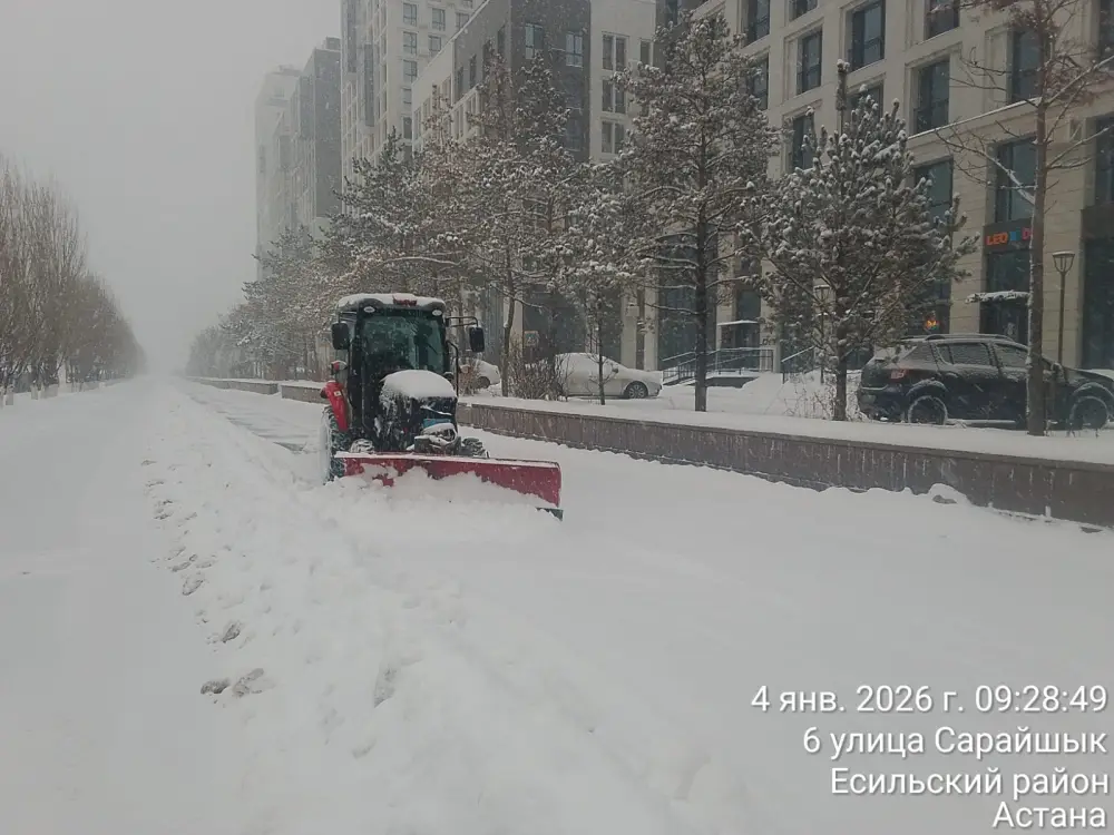 Более 3000 дорожных рабочих и свыше 1600 единиц спецтехники задействованы в снегоуборочных работах в Астане (6)
