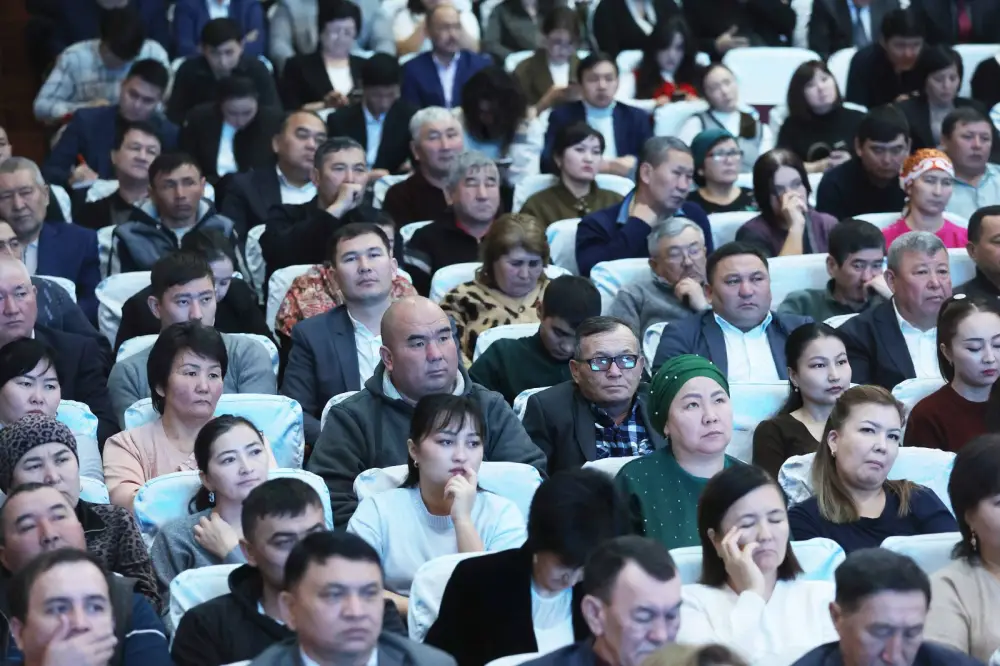 Ербол Карашукеев встретился с жителями Байзакского района (4)