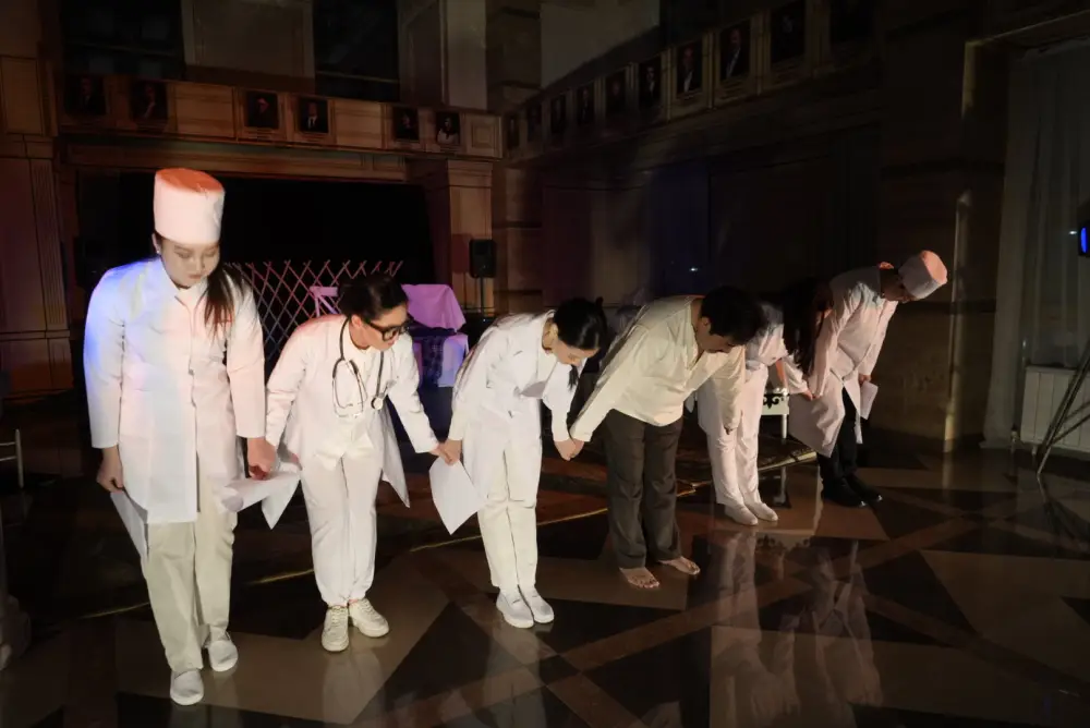 В области Жетісу академический драматический театр имени Бикен Римовой представил моноспектакль «Мұқағали» (7)