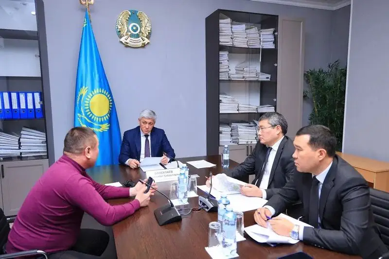 Проблемы ЖКХ и получения земли обсудили на приёме жители с Ермаганбетом Булекпаевым (6)