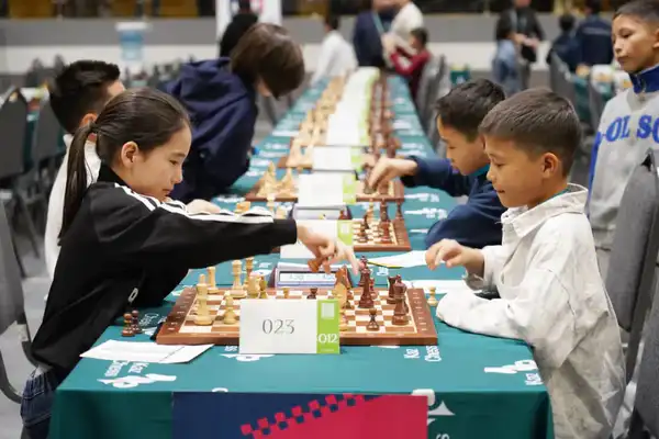 В чемпионате Казахстана по шахматам среди юниоров в Туркестане принимают участие 1052 спортсмена (4)