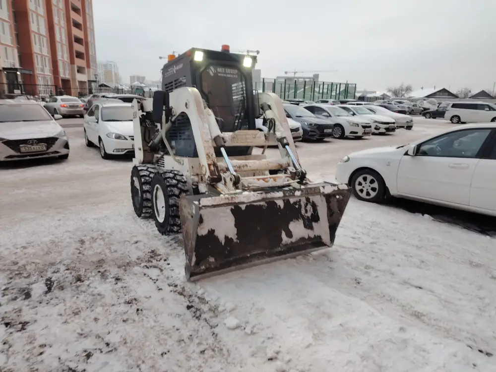 Более 1,5 тысячи единиц спецтехники задействовано в работах по уборке снега в Астане (10)