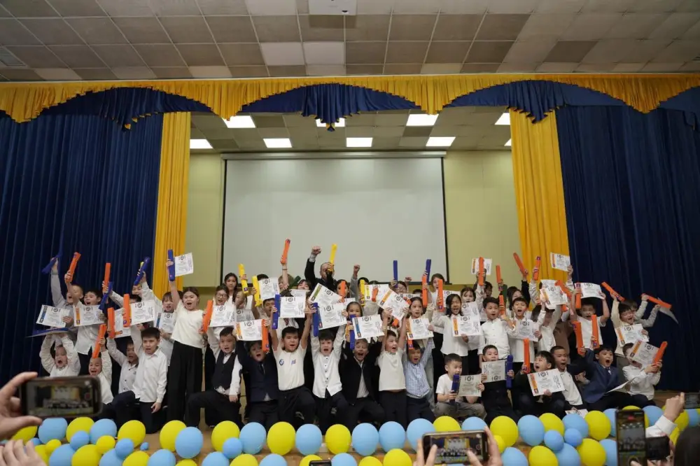 Церемонию вручения поясов юным каратистам провели в столичной школе (6)