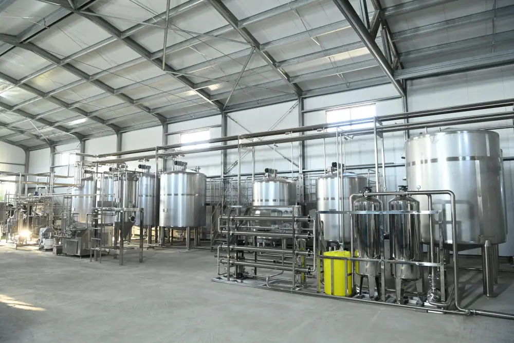 Глава региона проверил строительство завода по производству сухого порошка из верблюжьего молока (3)