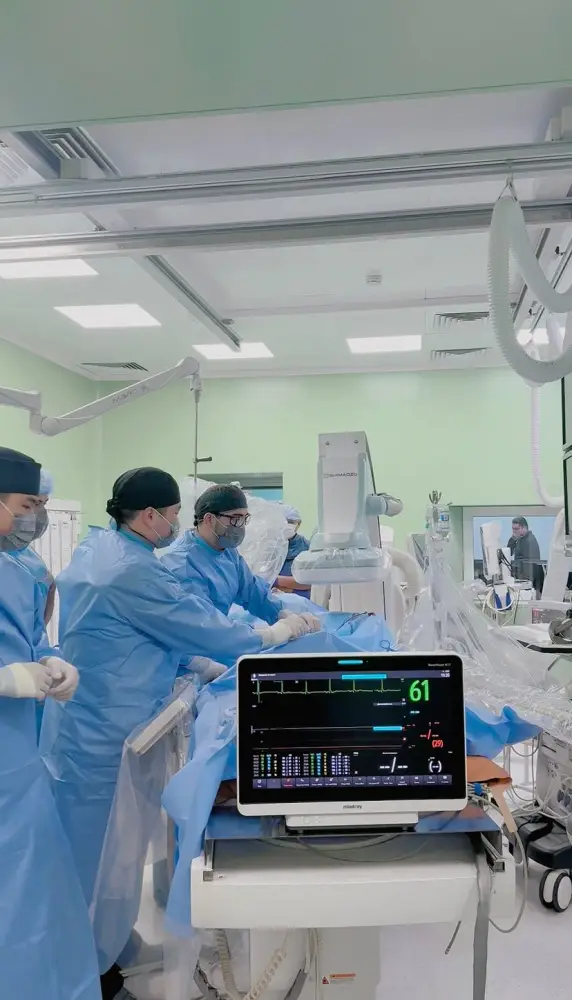 Высокие технологии в кардиологии: в Алматы пожилым пациентам заменили клапан сердца (4)