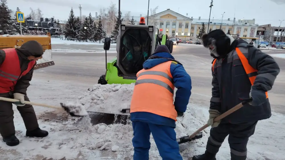 Более 1,5 тысячи единиц спецтехники задействовано в работах по уборке снега в Астане (6)
