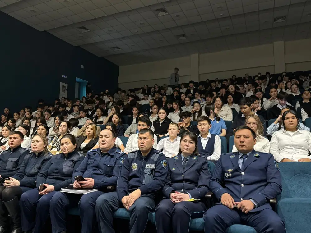 «Закон и порядок»: в Астане прошла профилактическая встреча со школьниками (5)