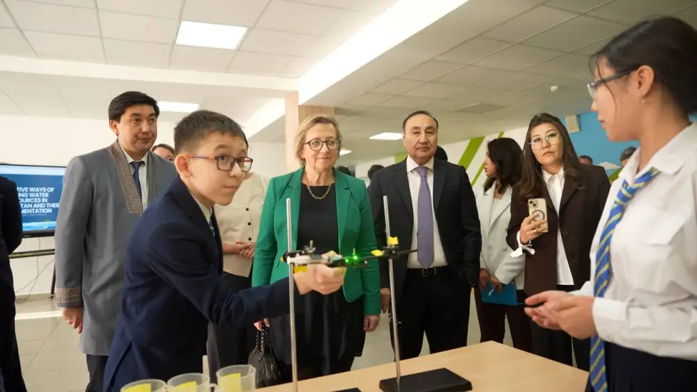 Более 150 тысяч школьников Астаны и Акмолинской области приняли участие в экочасе на тему водосбережения «Экономь воду – сохраняй будущее» (2)