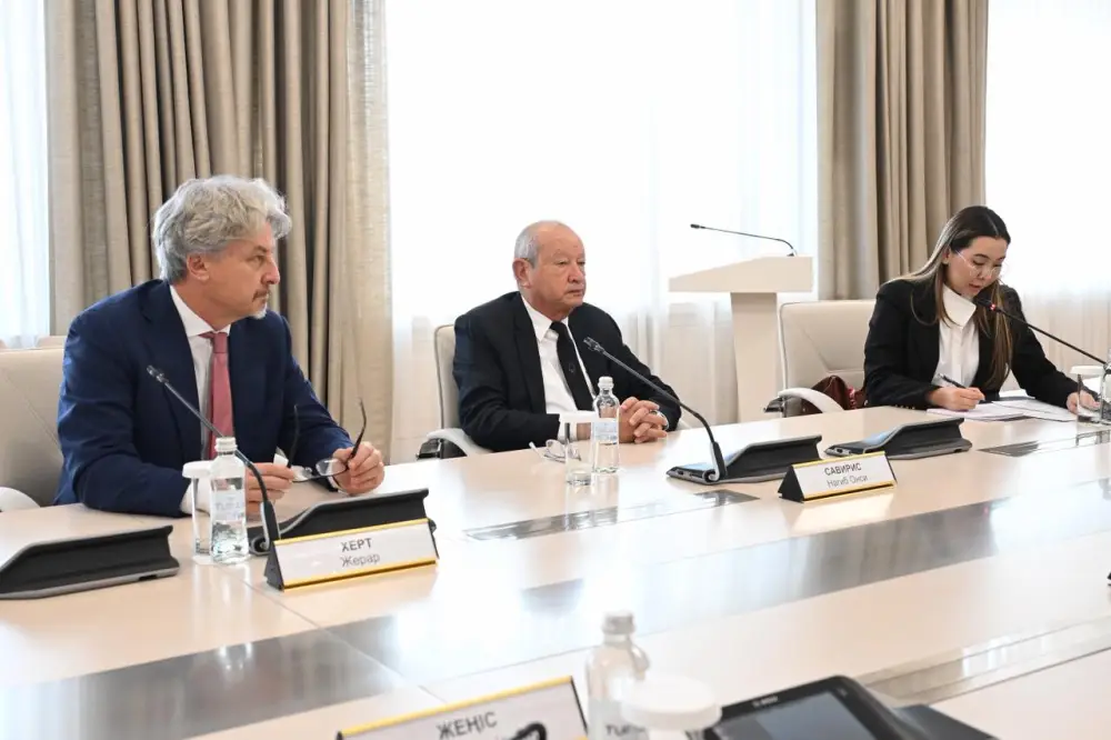 Аким Алматы обсудил вопросы туризма и предпринимательства с иностранным инвестором (2)