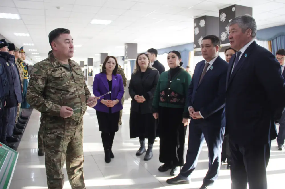 Депутаты Мажилиса встретились с военнослужащими Национальной гвардии (5)