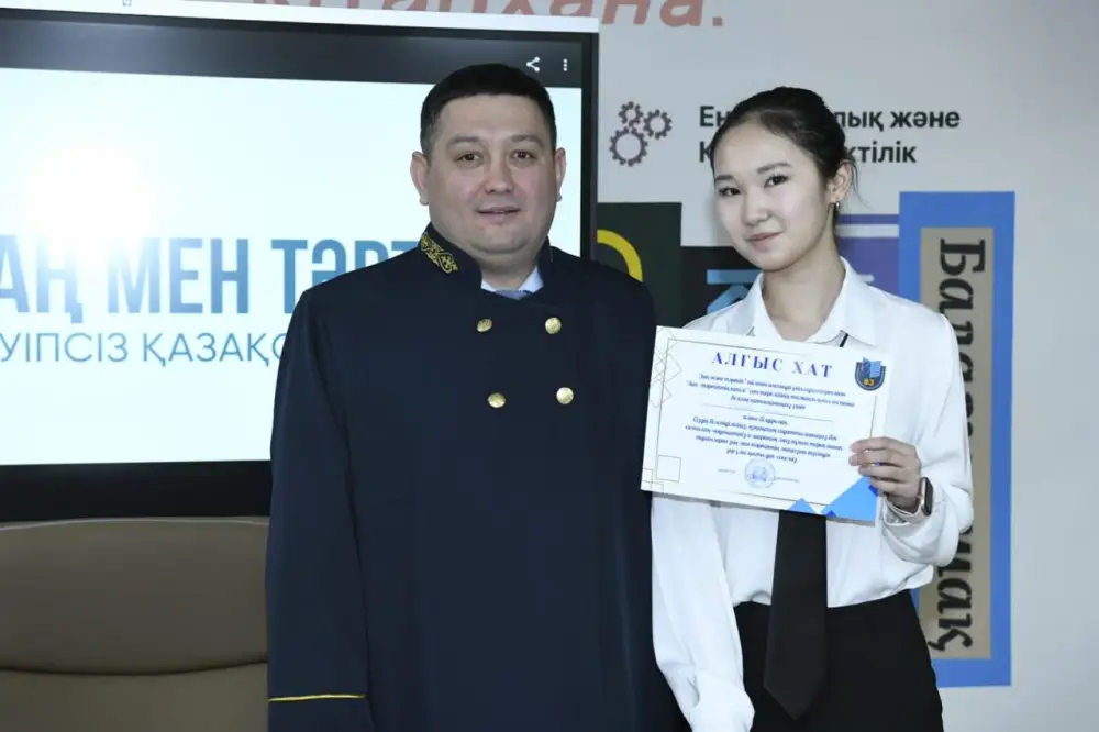 «Закон и порядок»: судебное заседание инсценировали в столичной школе для учащихся (10)