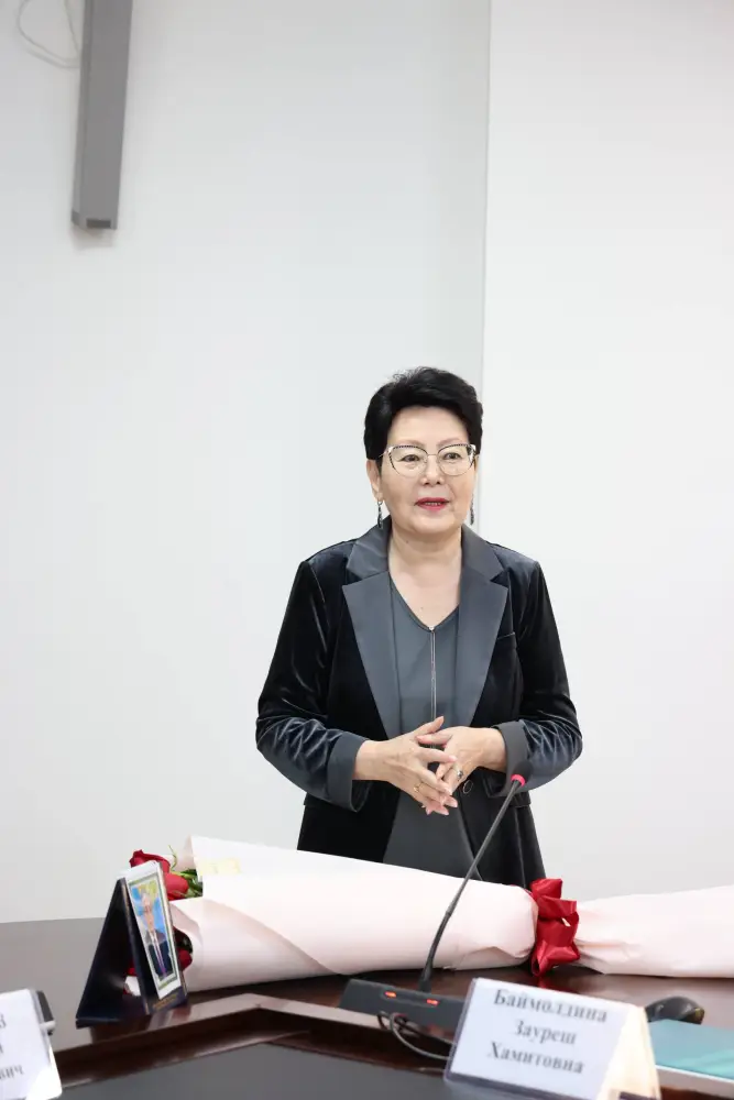 В Высшем Судебном Совете поздравили Баймолдину Зауреш Хамитовну с 70-летним юбилеем (2)
